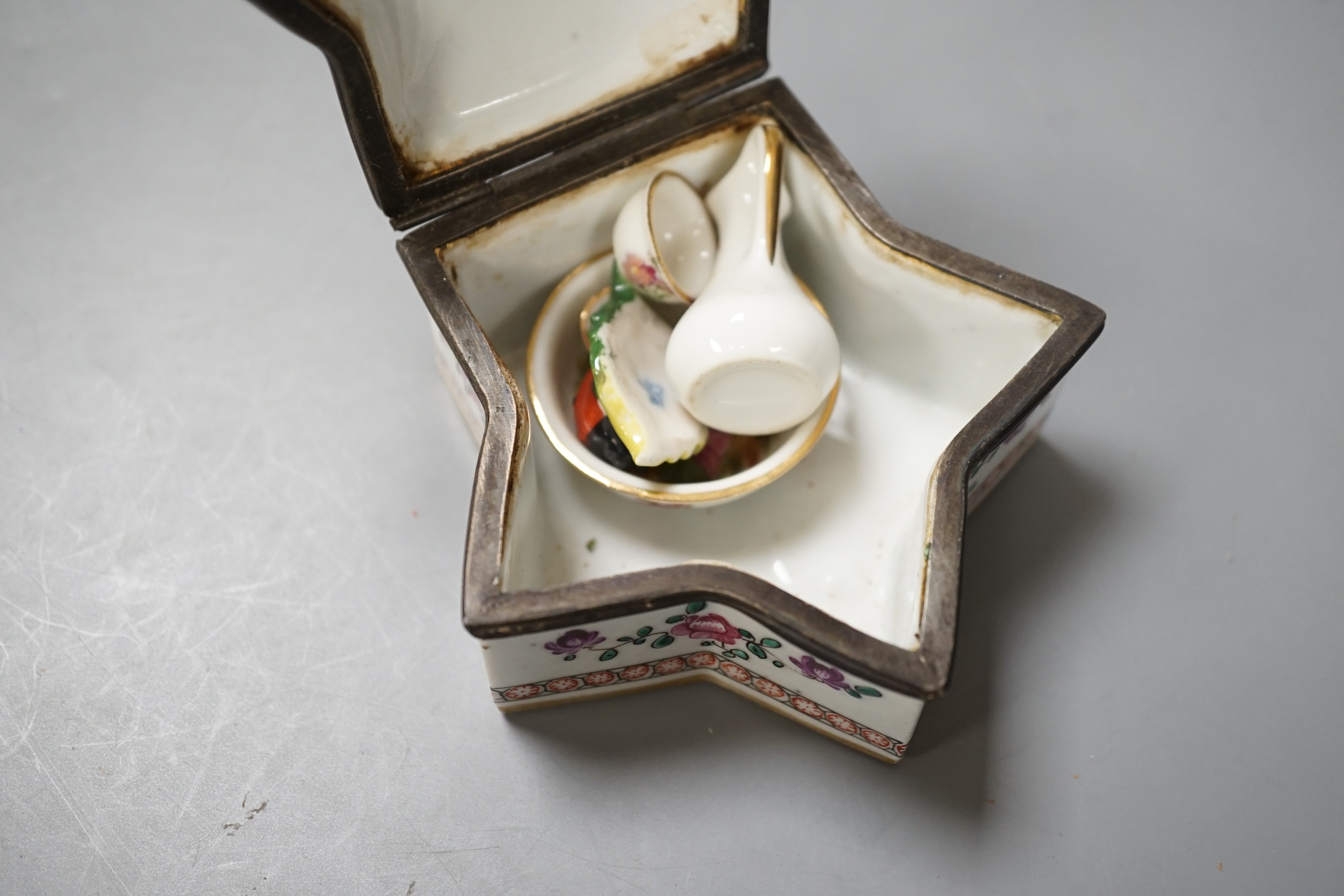 A pair of Hochst porcelain models of cows, 10.5cm long, a lidded box and other Continental figures